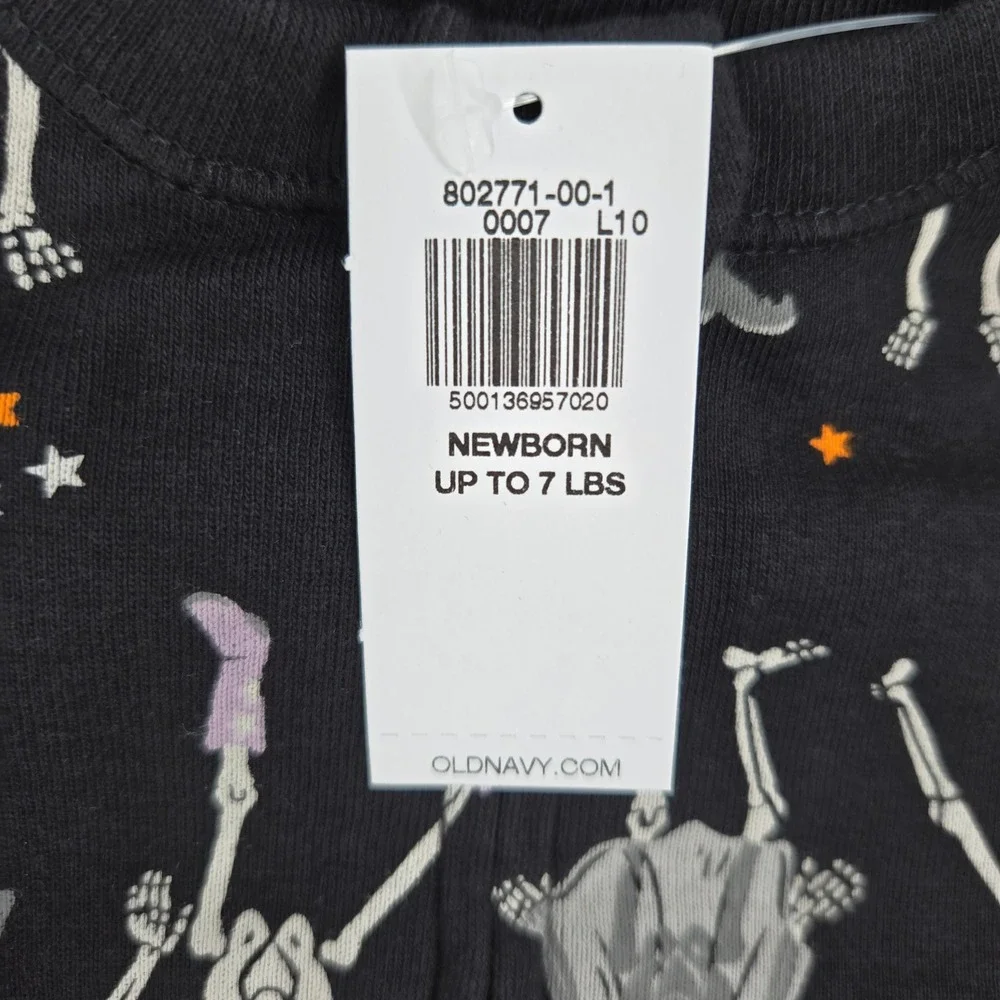 Old Navy NWT Newborn Skeleton Halloween 2-Way Zip Footed Sleeper Baby Spooky